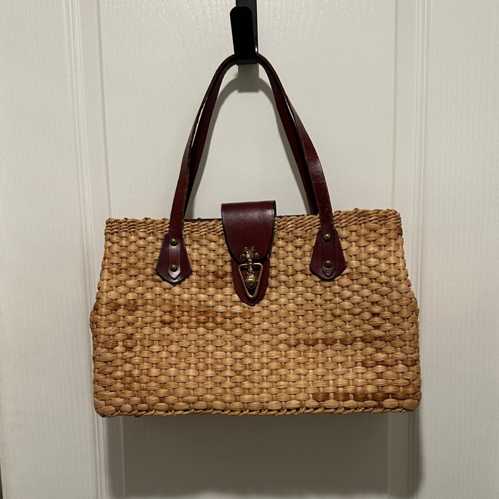 Elegant Tan Woven Handbag with Brown Accents